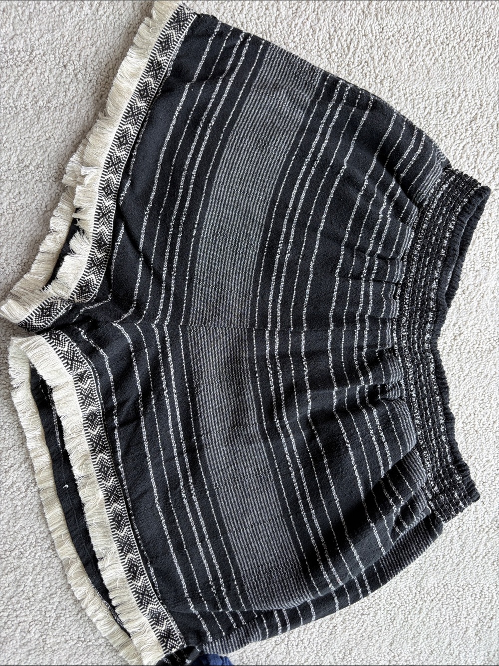 Lot of 3 shorts-size small-like new! Splendid, Loft and Hem & Thread